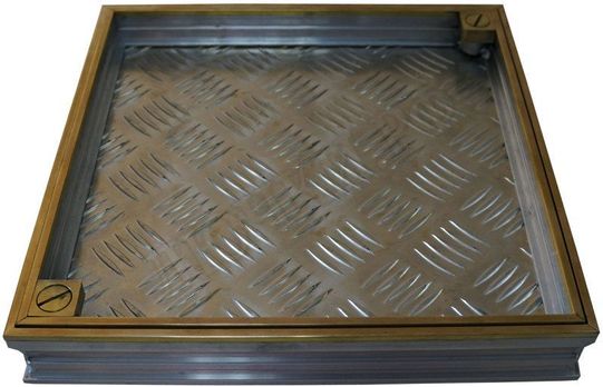 Напольный люк Премиум 44 мм с латунным кантом 2 створки Напольный люк Премиум 44 мм с латунным кантом 2 створки